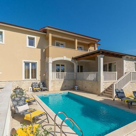 Villa Mit Eingezaeuntem Garten Und Panoramablick Tinjan Εξωτερικό φωτογραφία
