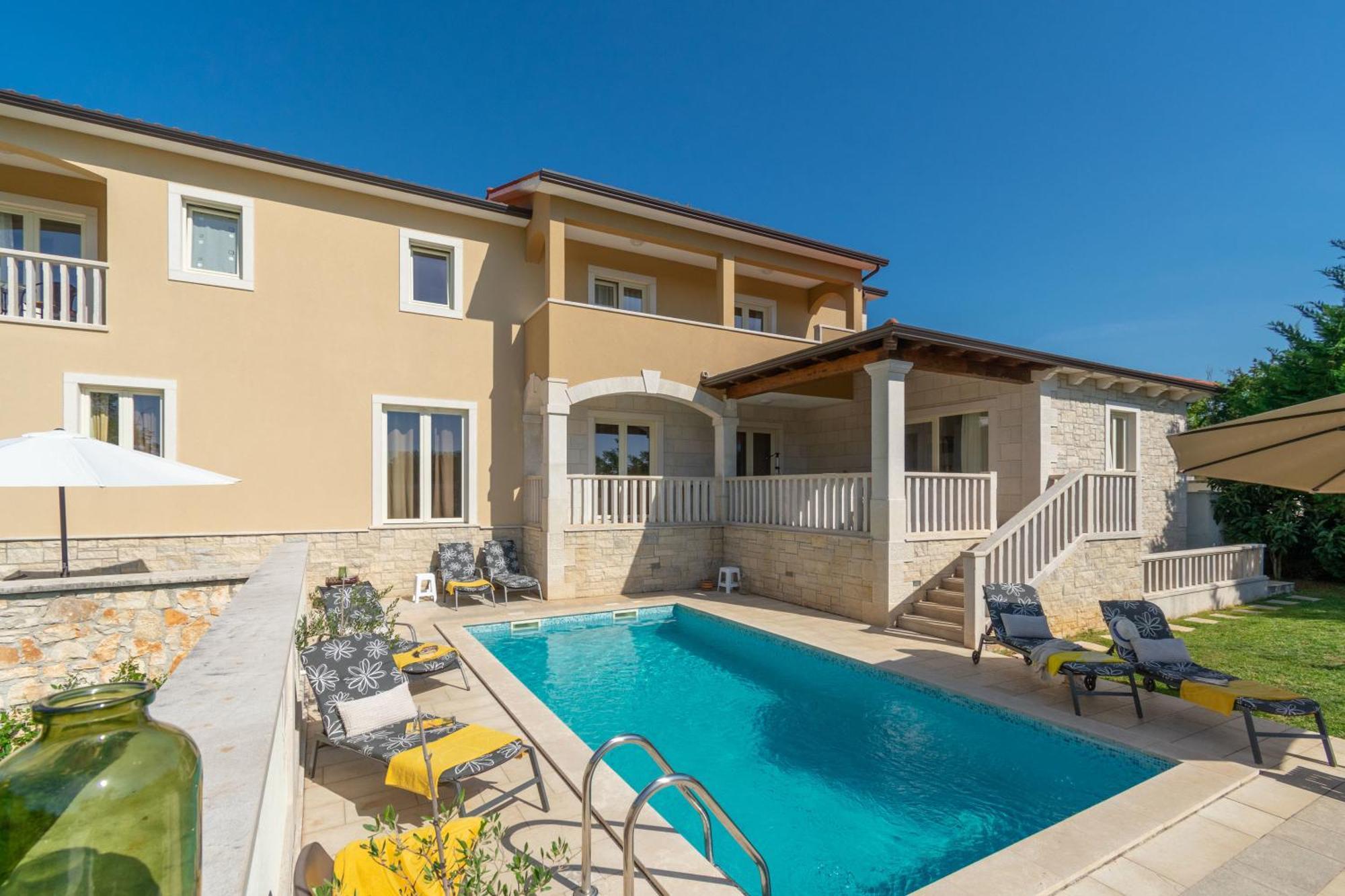 Villa Mit Eingezaeuntem Garten Und Panoramablick Tinjan Εξωτερικό φωτογραφία