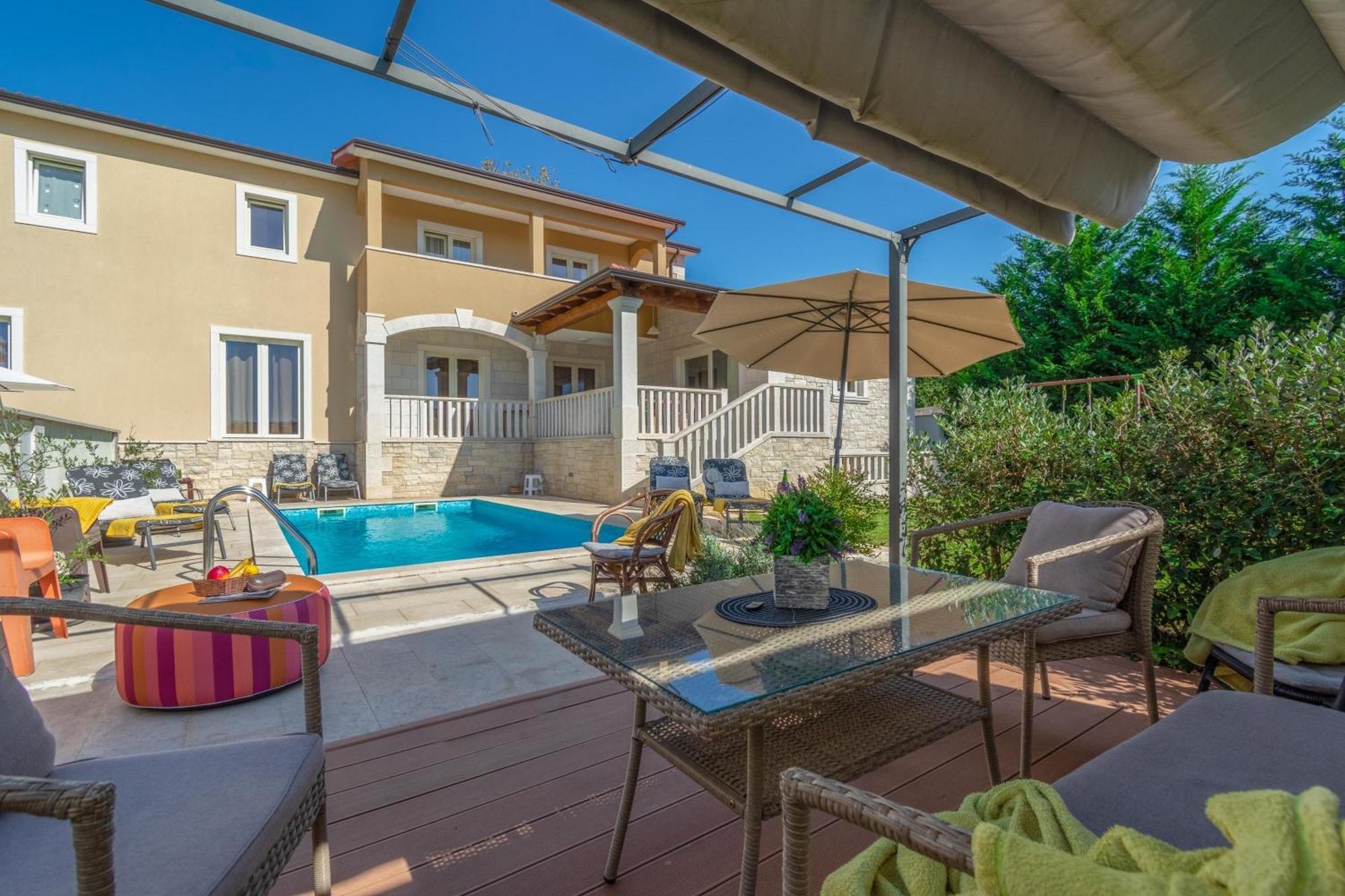 Villa Mit Eingezaeuntem Garten Und Panoramablick Tinjan Εξωτερικό φωτογραφία