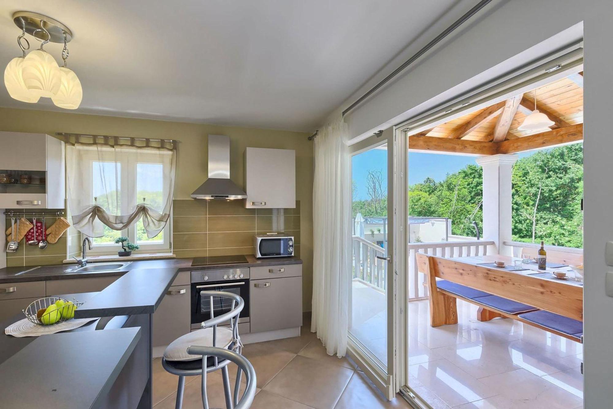 Villa Mit Eingezaeuntem Garten Und Panoramablick Tinjan Εξωτερικό φωτογραφία